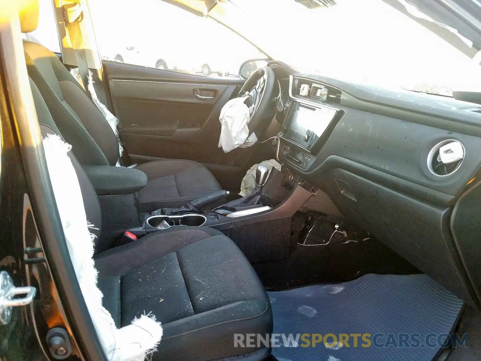 5 Photograph of a damaged car 5YFBURHE8KP882058 TOYOTA COROLLA 2019
