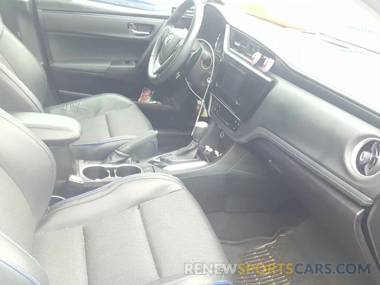 5 Photograph of a damaged car 5YFBURHE8KP882576 TOYOTA COROLLA 2019
