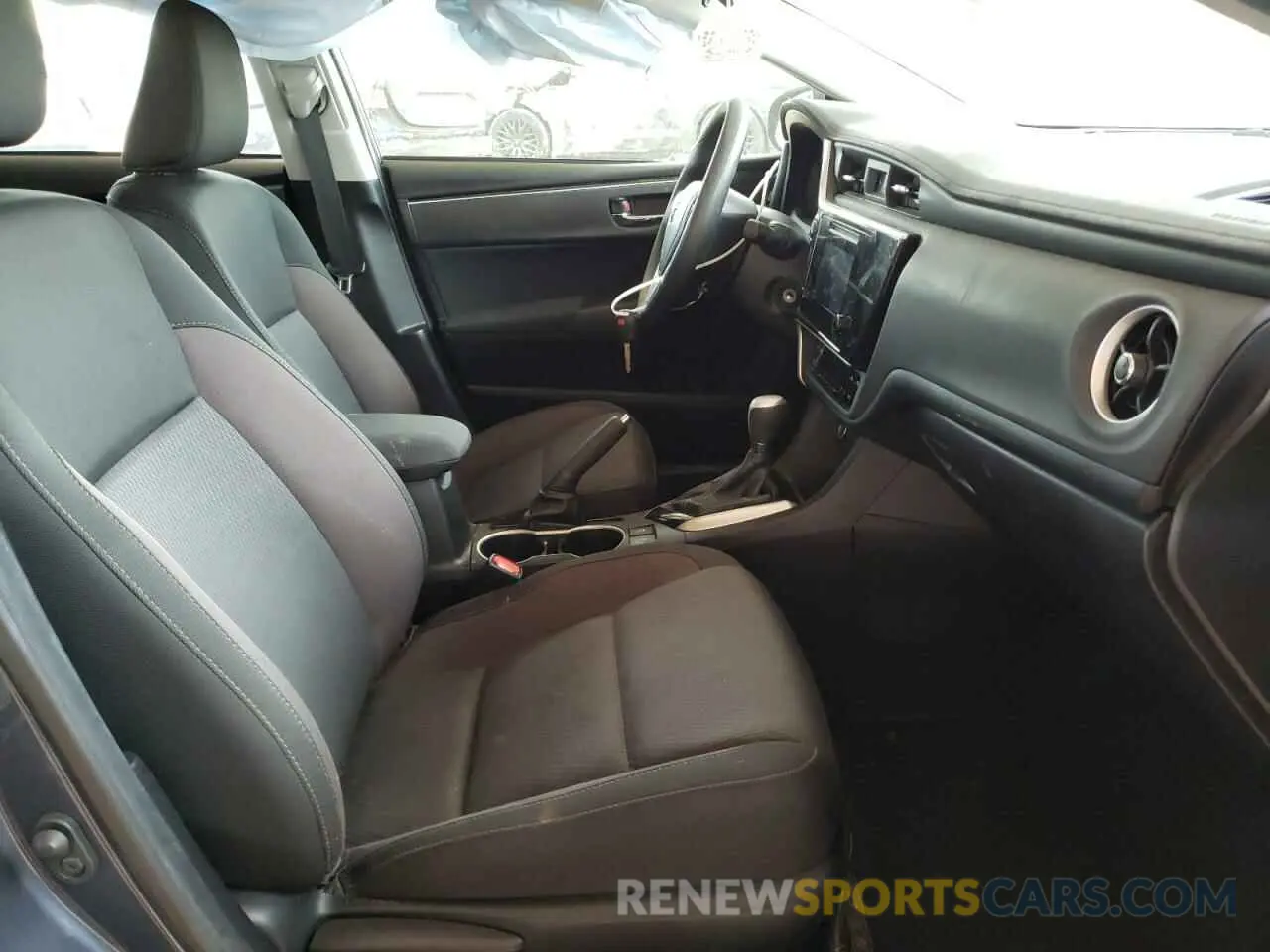 5 Photograph of a damaged car 5YFBURHE8KP884957 TOYOTA COROLLA 2019