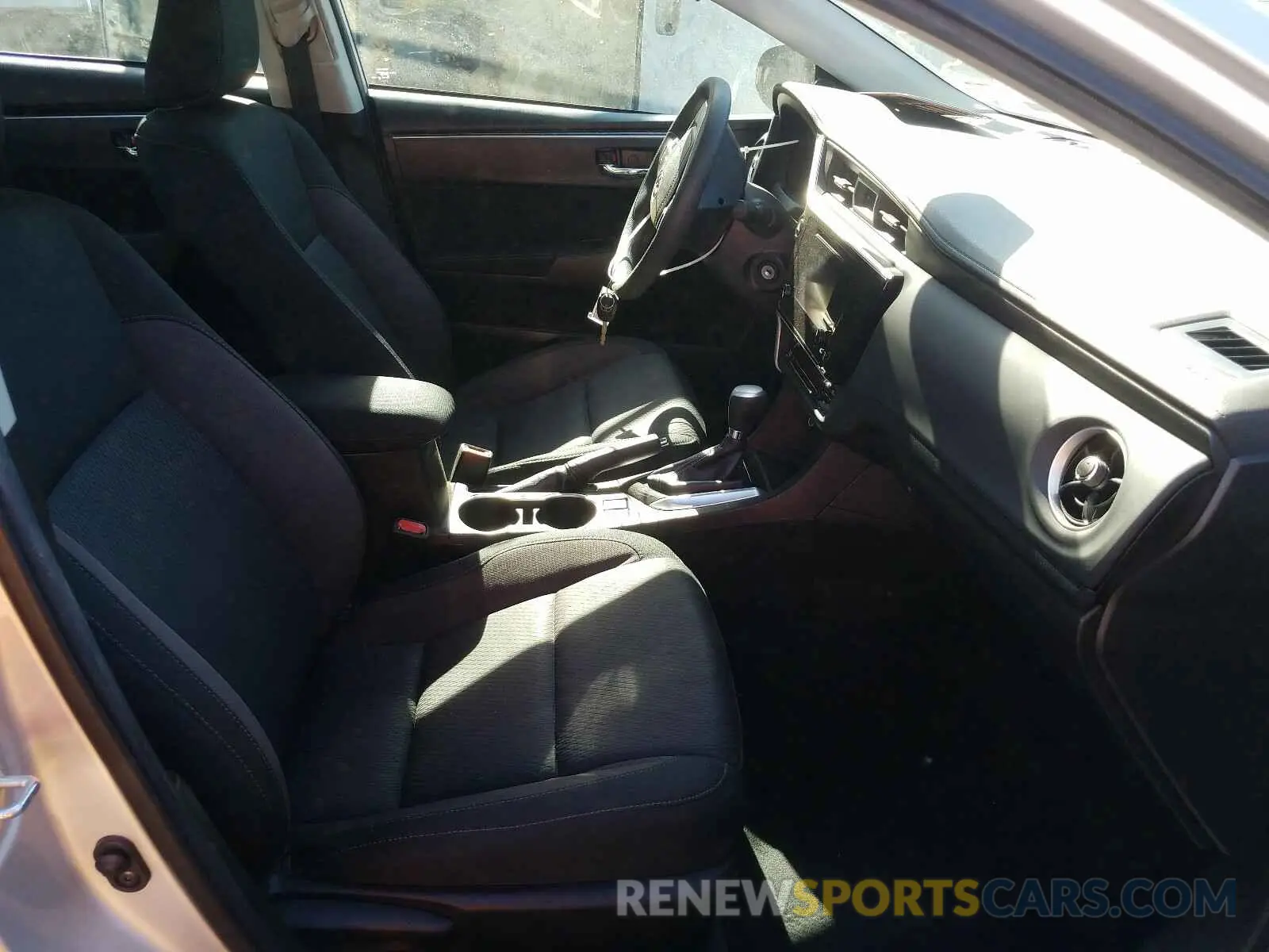 5 Photograph of a damaged car 5YFBURHE8KP887695 TOYOTA COROLLA 2019