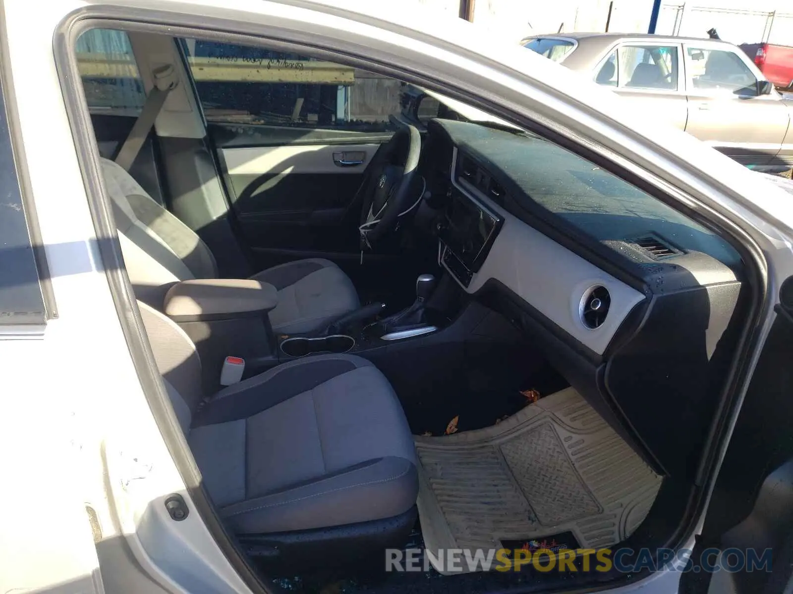 5 Photograph of a damaged car 5YFBURHE8KP890838 TOYOTA COROLLA 2019