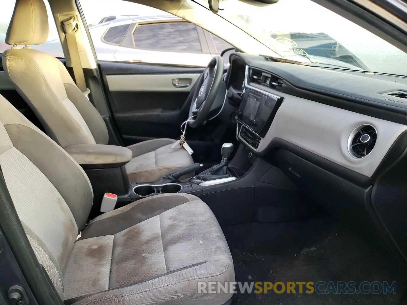 5 Photograph of a damaged car 5YFBURHE8KP892136 TOYOTA COROLLA 2019