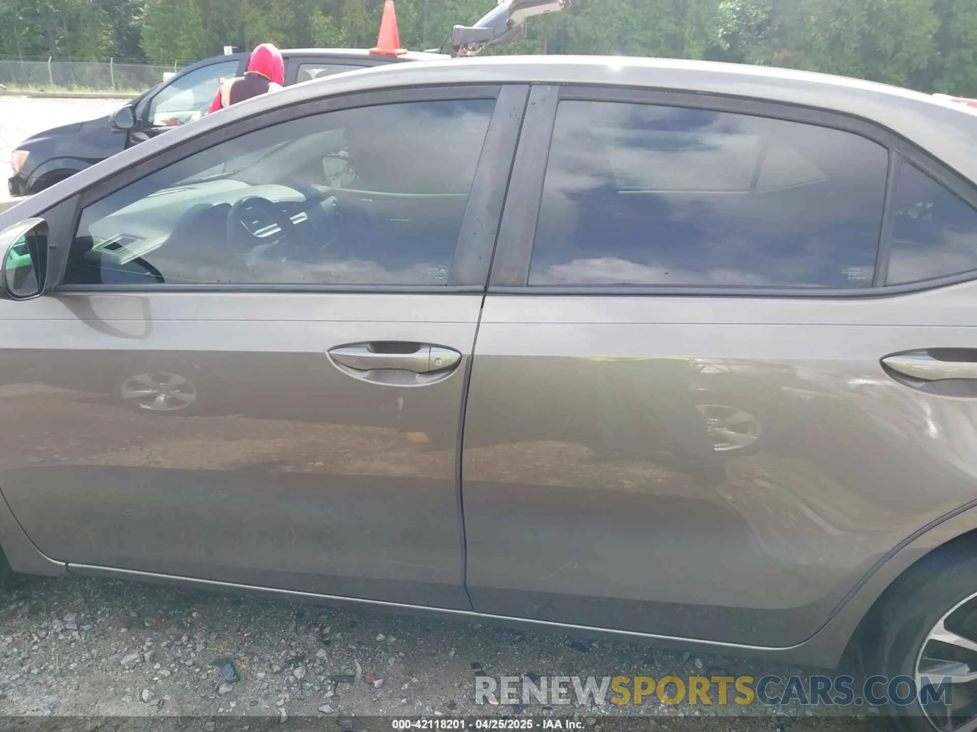 14 Photograph of a damaged car 5YFBURHE8KP920873 TOYOTA COROLLA 2019