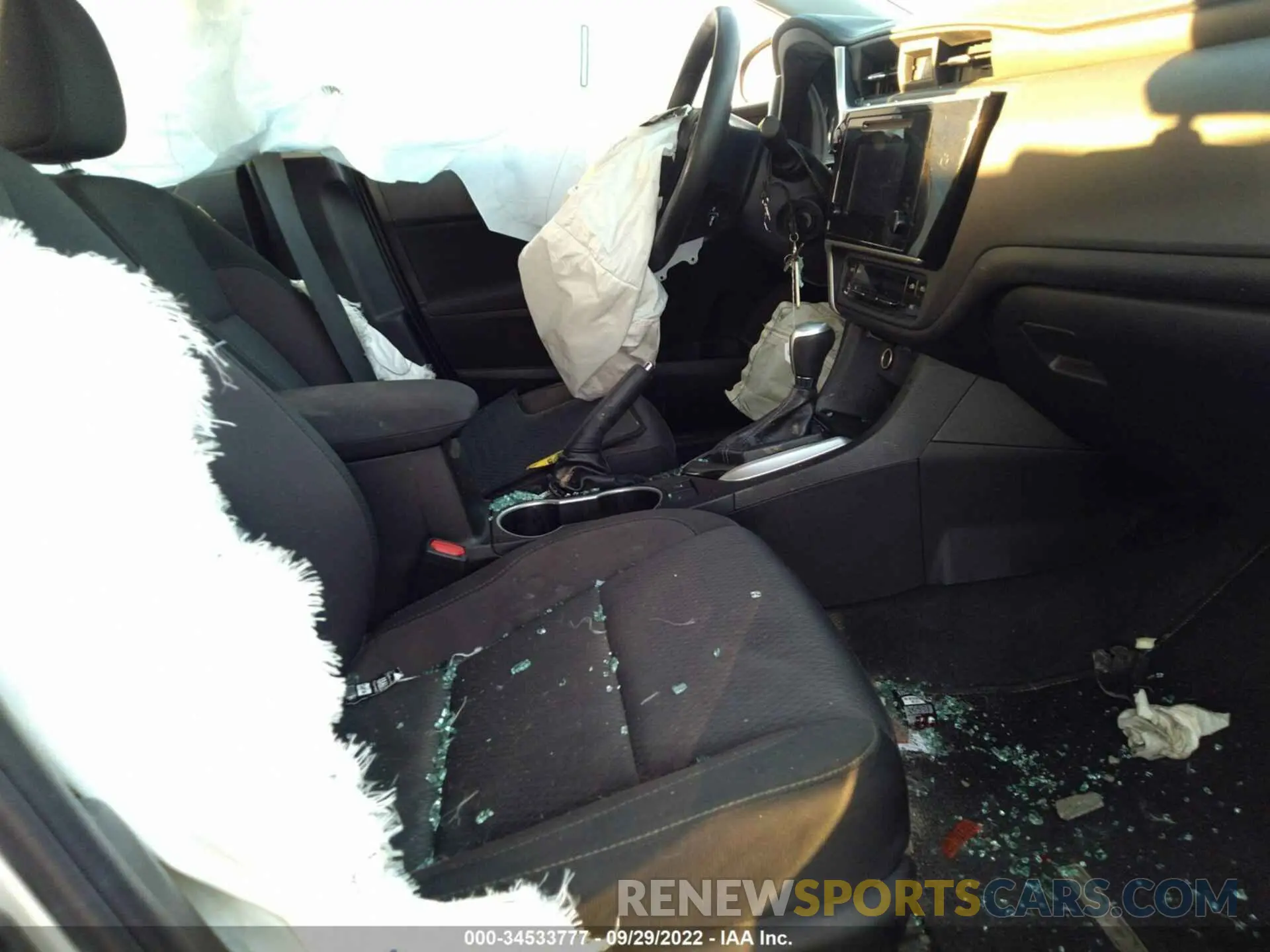 5 Photograph of a damaged car 5YFBURHE8KP939925 TOYOTA COROLLA 2019