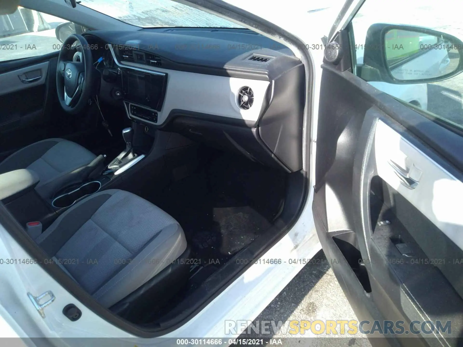 5 Photograph of a damaged car 5YFBURHE8KP949919 TOYOTA COROLLA 2019
