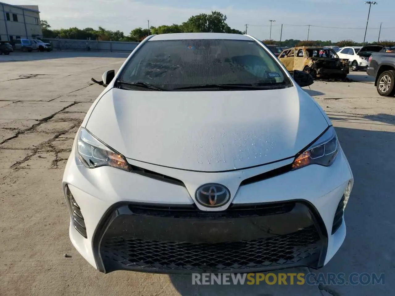 5 Photograph of a damaged car 5YFBURHE9KP857685 TOYOTA COROLLA 2019