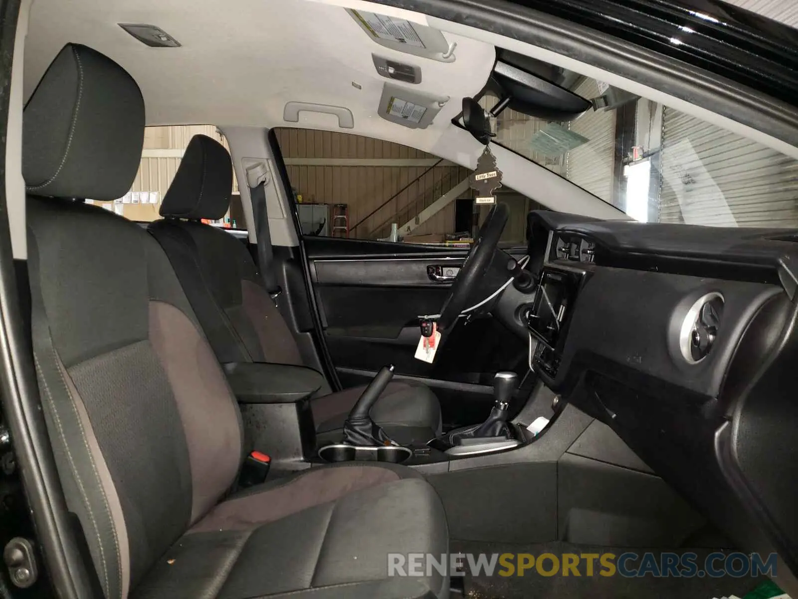 5 Photograph of a damaged car 5YFBURHE9KP861252 TOYOTA COROLLA 2019