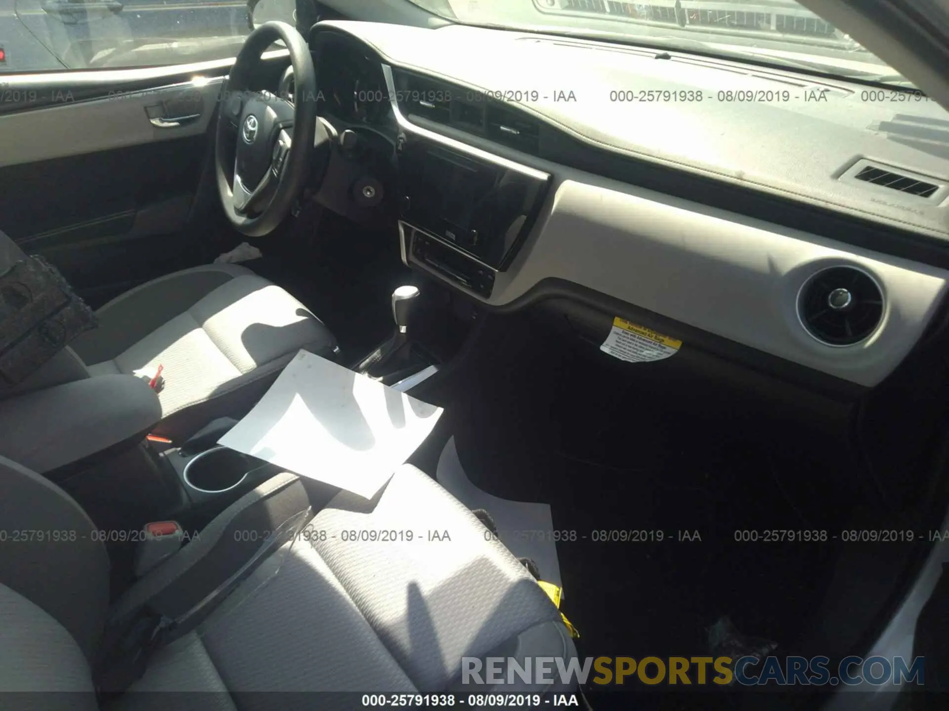 5 Photograph of a damaged car 5YFBURHE9KP863826 TOYOTA COROLLA 2019