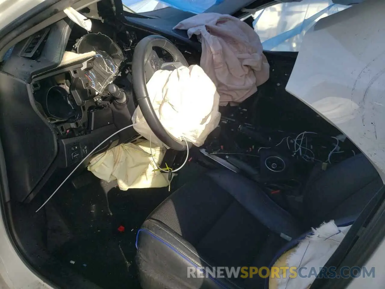 5 Photograph of a damaged car 5YFBURHE9KP865947 TOYOTA COROLLA 2019