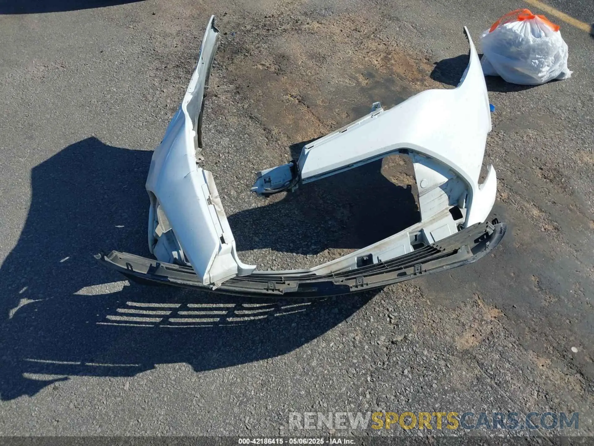 12 Photograph of a damaged car 5YFBURHE9KP886264 TOYOTA COROLLA 2019