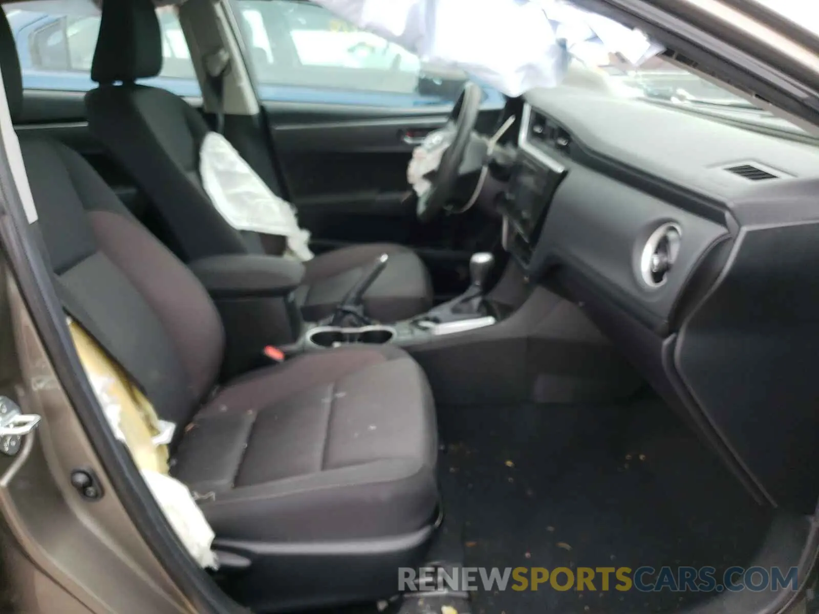 5 Photograph of a damaged car 5YFBURHE9KP886779 TOYOTA COROLLA 2019
