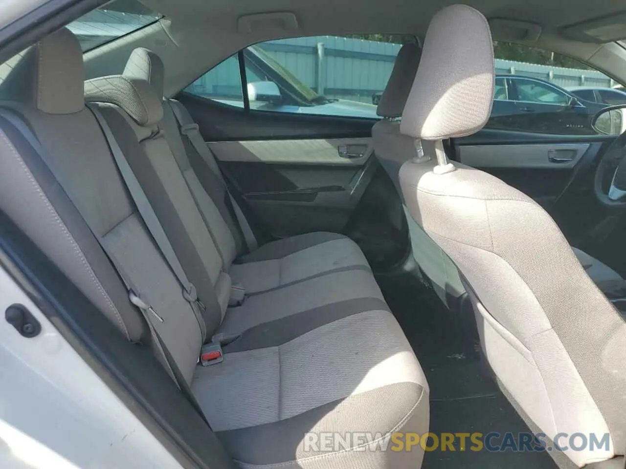 10 Photograph of a damaged car 5YFBURHE9KP888872 TOYOTA COROLLA 2019