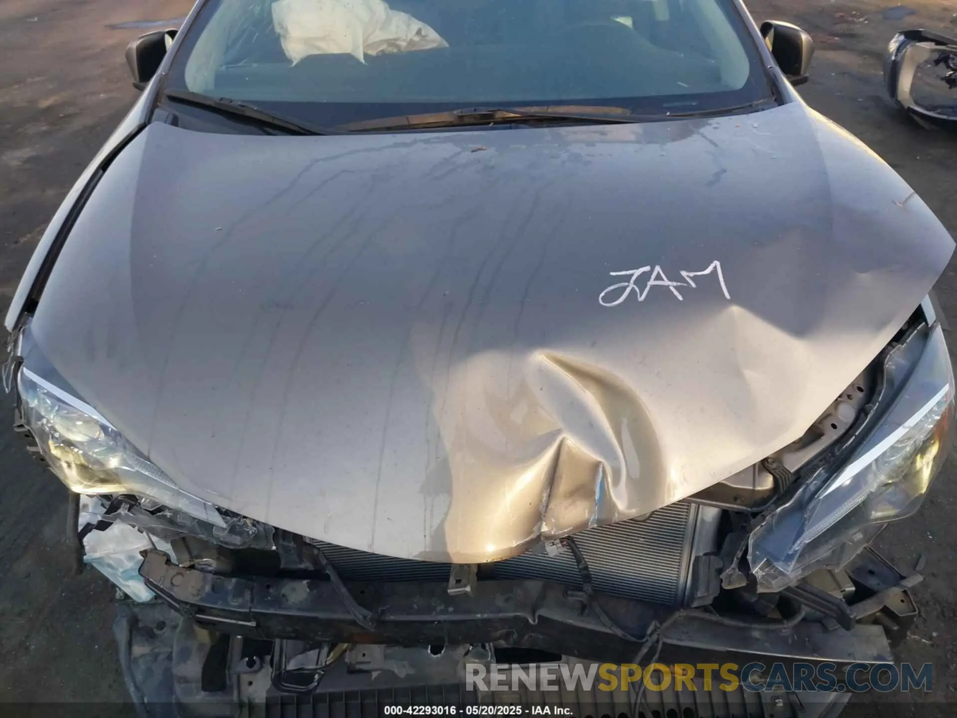10 Photograph of a damaged car 5YFBURHE9KP891285 TOYOTA COROLLA 2019