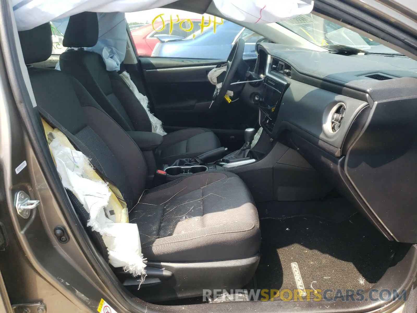 5 Photograph of a damaged car 5YFBURHE9KP899502 TOYOTA COROLLA 2019