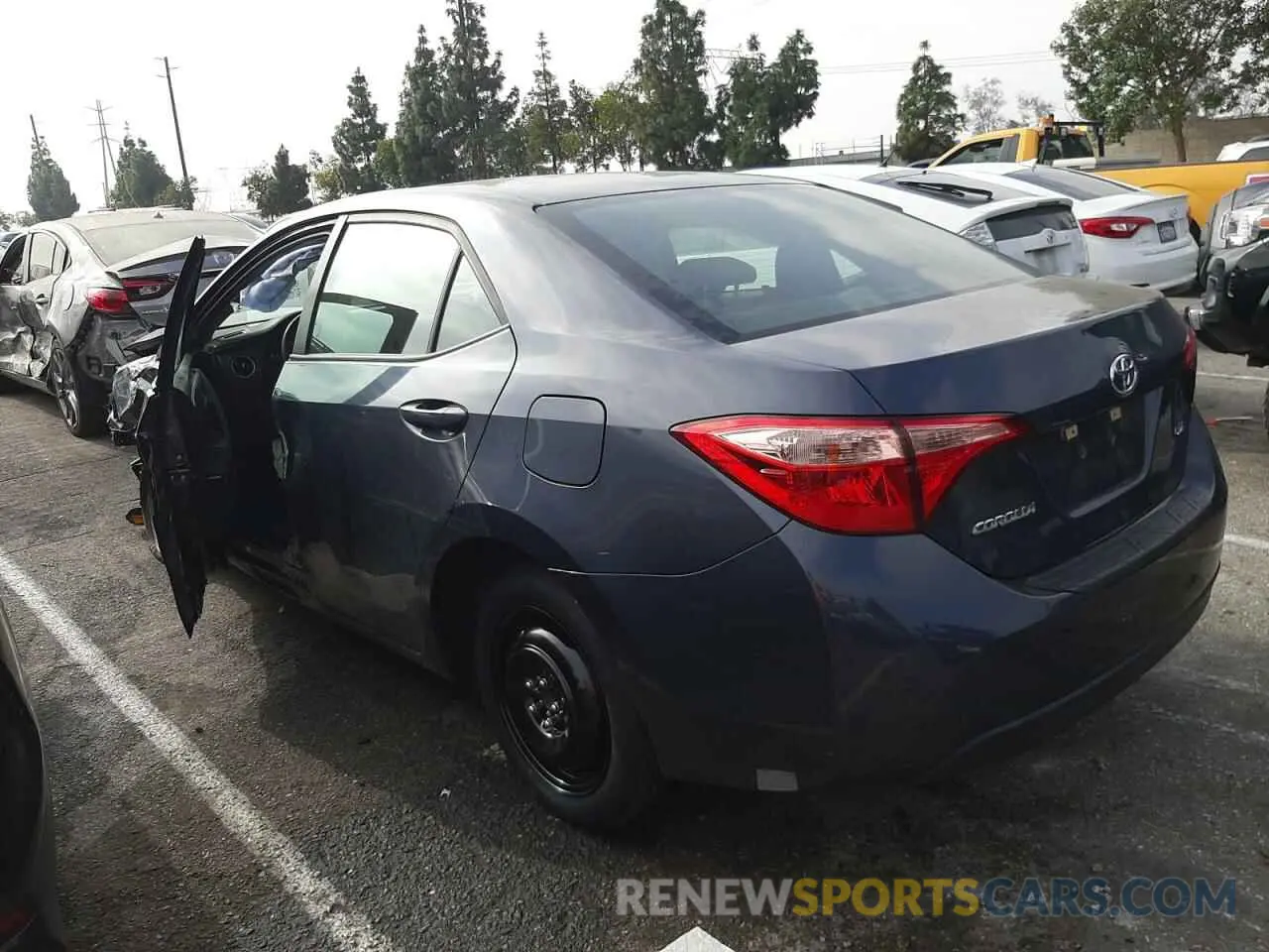 3 Photograph of a damaged car 5YFBURHE9KP904004 TOYOTA COROLLA 2019