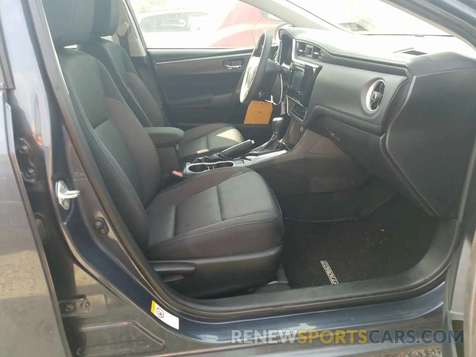 5 Photograph of a damaged car 5YFBURHE9KP910580 TOYOTA COROLLA 2019