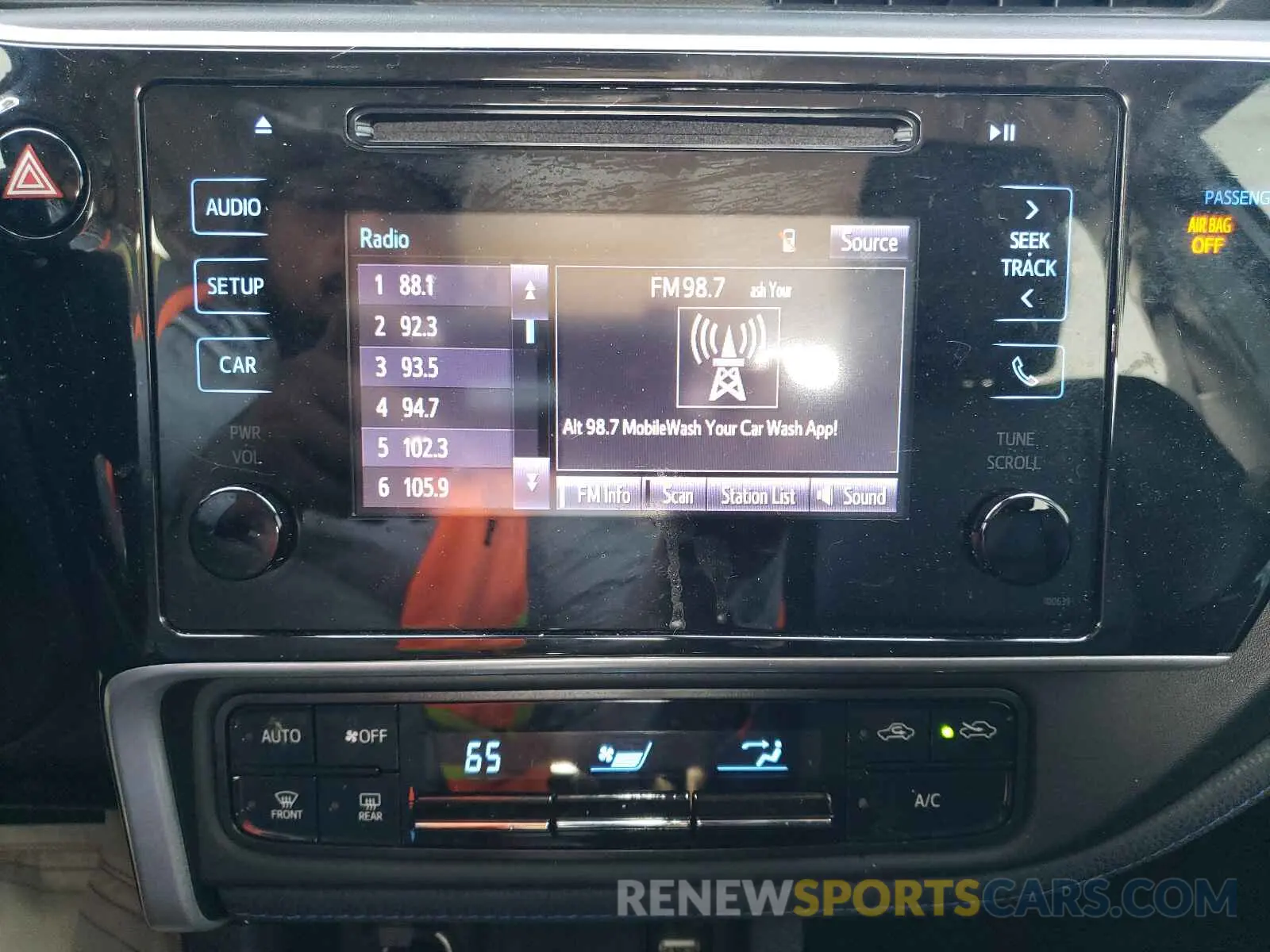 9 Photograph of a damaged car 5YFBURHE9KP914757 TOYOTA COROLLA 2019