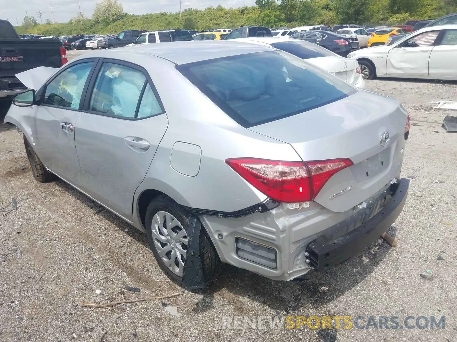 3 Photograph of a damaged car 5YFBURHE9KP917481 TOYOTA COROLLA 2019