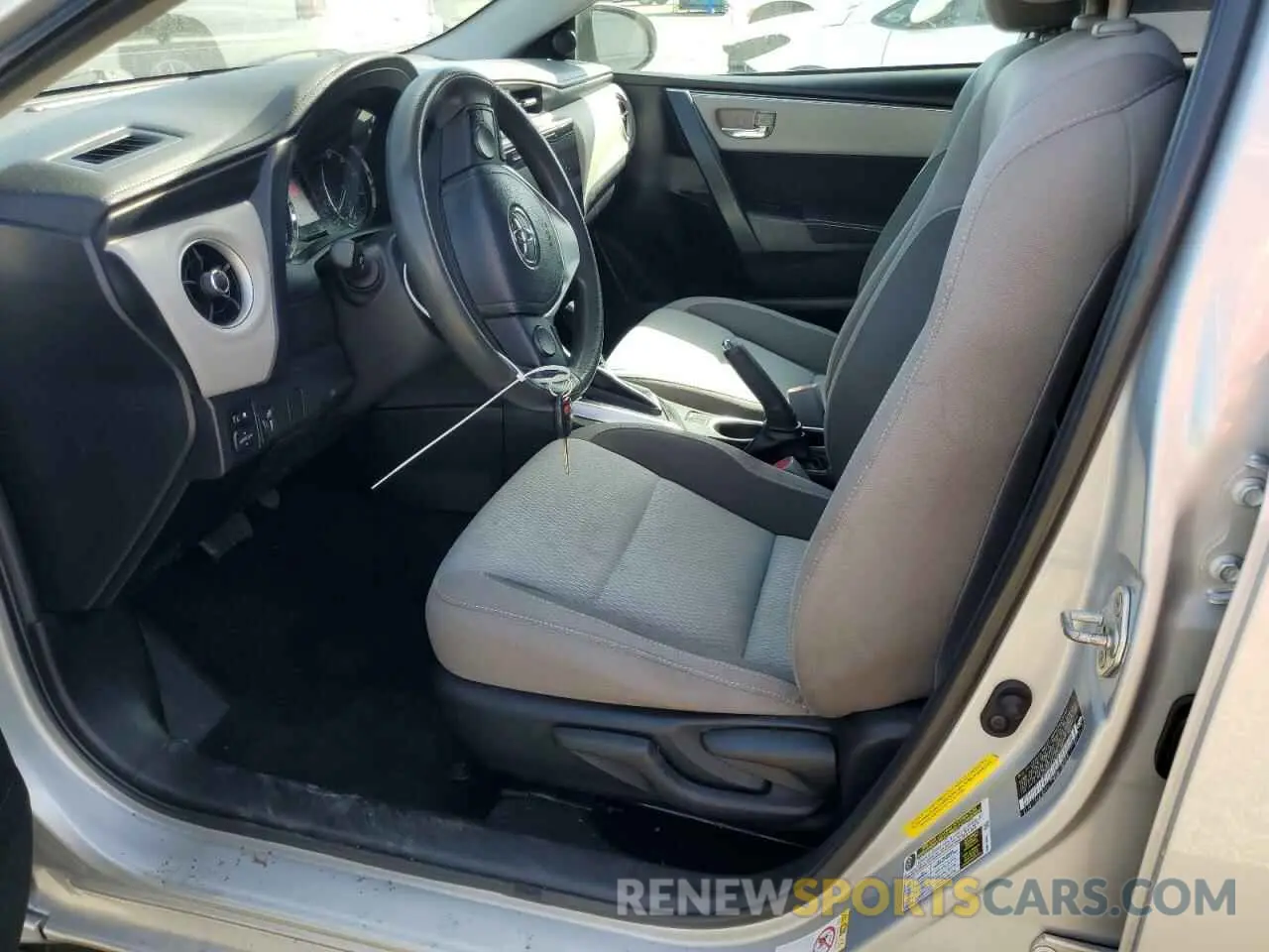 7 Photograph of a damaged car 5YFBURHE9KP918663 TOYOTA COROLLA 2019