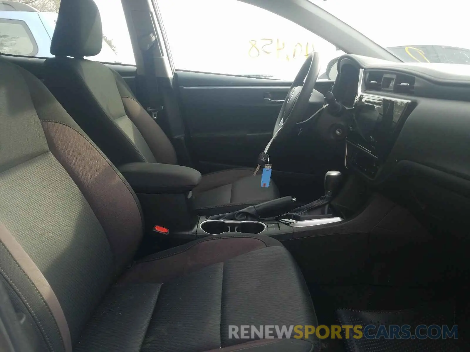 5 Photograph of a damaged car 5YFBURHE9KP919277 TOYOTA COROLLA 2019