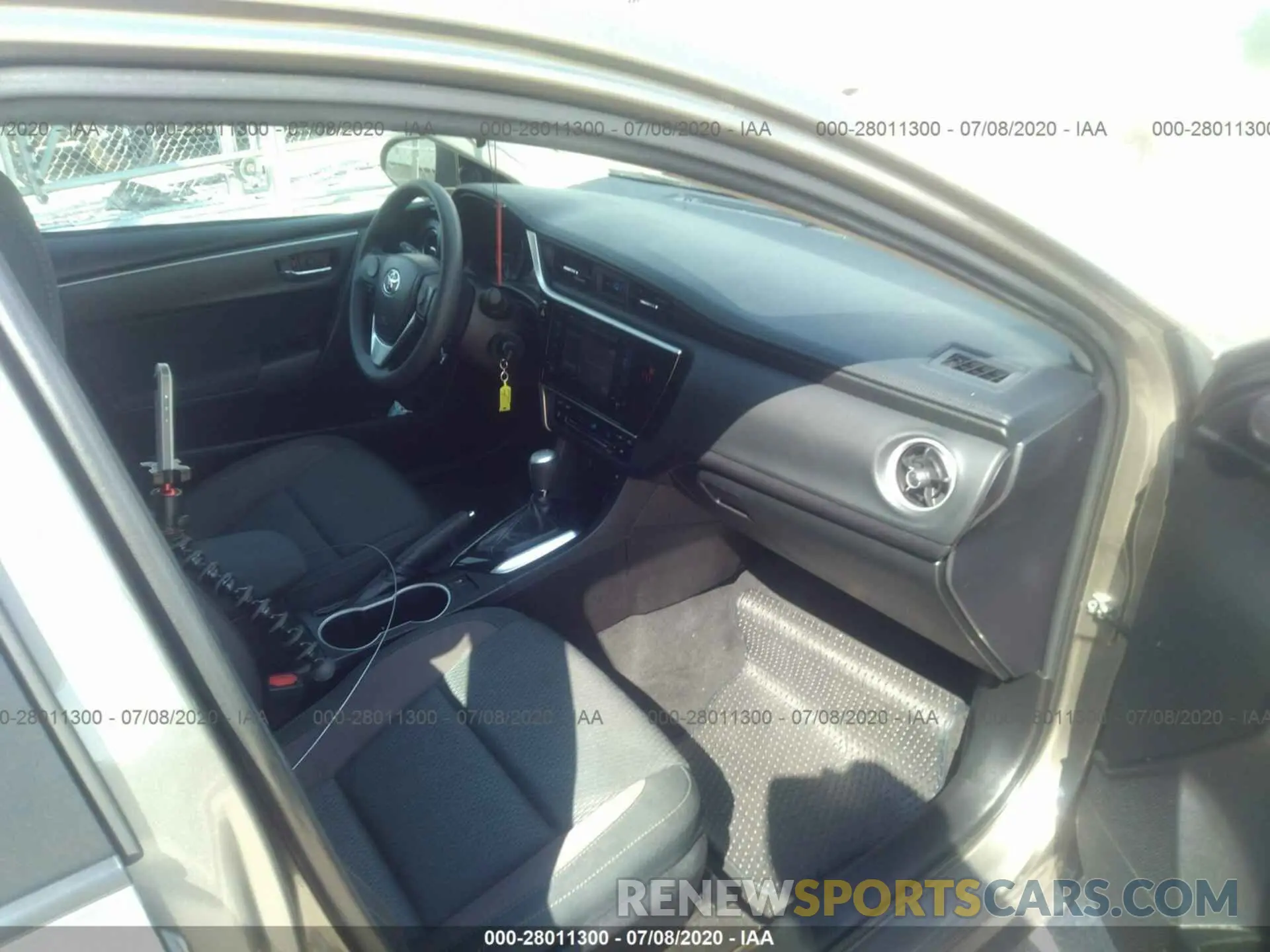 5 Photograph of a damaged car 5YFBURHE9KP927640 TOYOTA COROLLA 2019