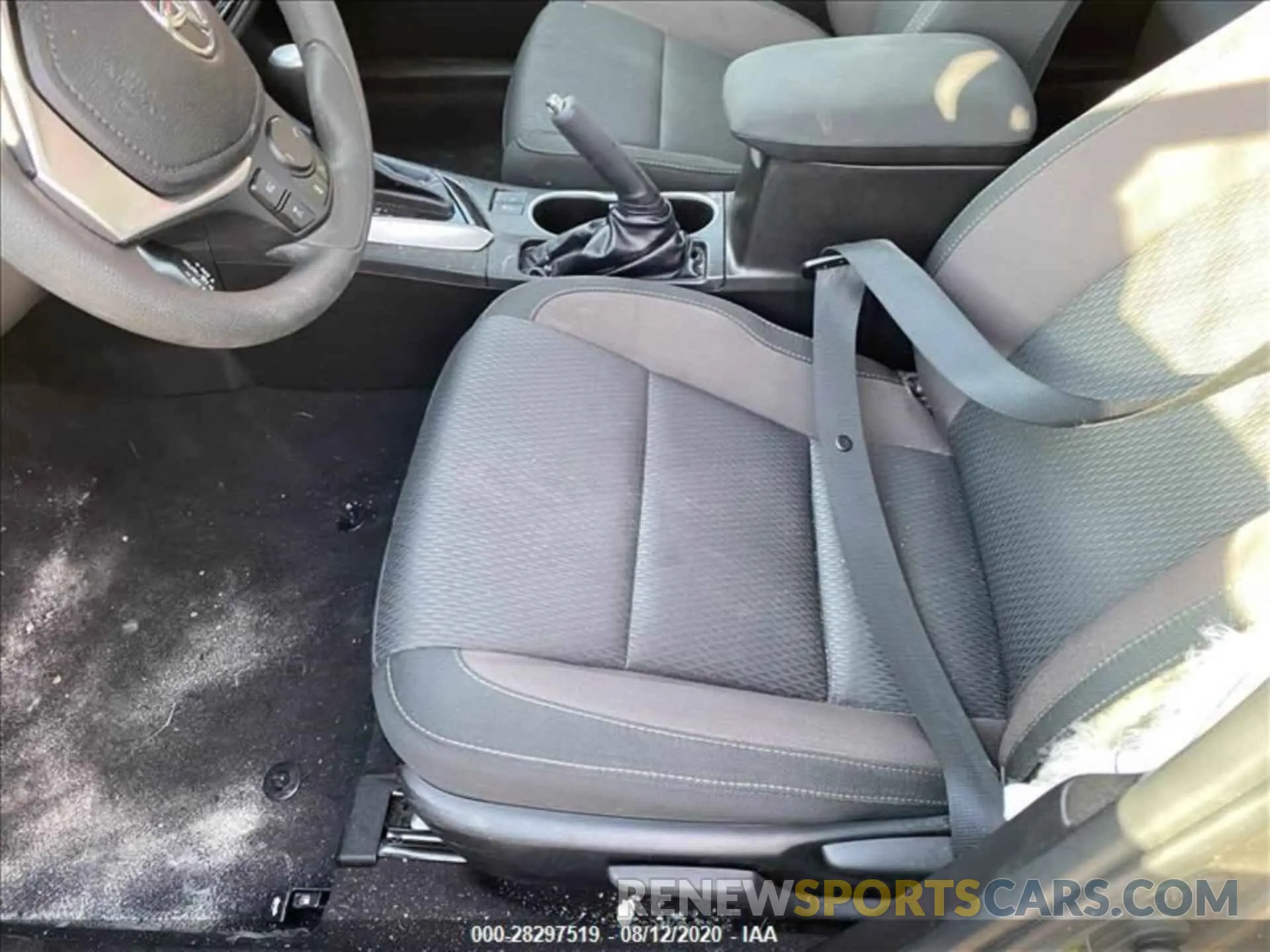 4 Photograph of a damaged car 5YFBURHE9KP933034 TOYOTA COROLLA 2019