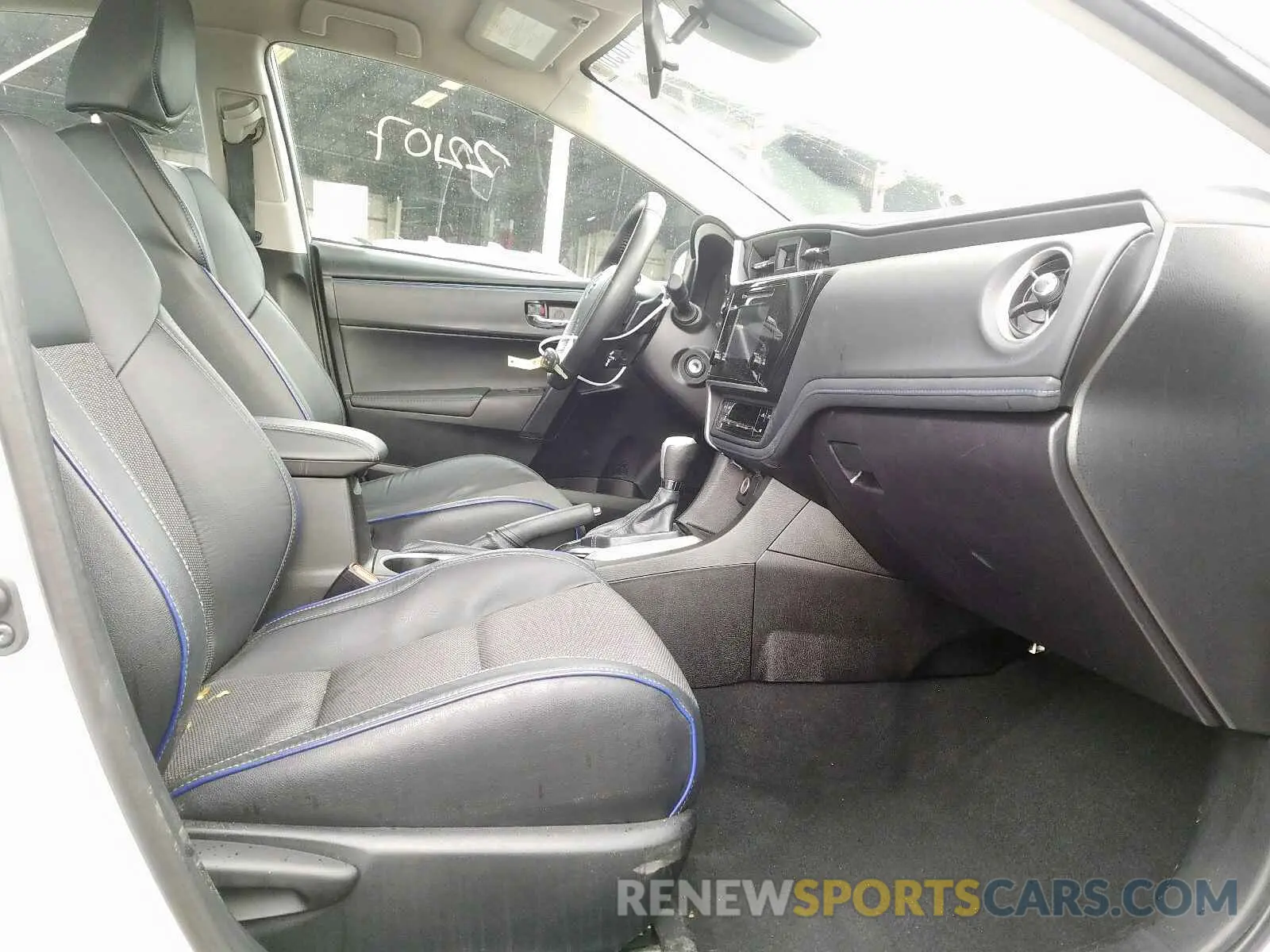 5 Photograph of a damaged car 5YFBURHEXKP859087 TOYOTA COROLLA 2019