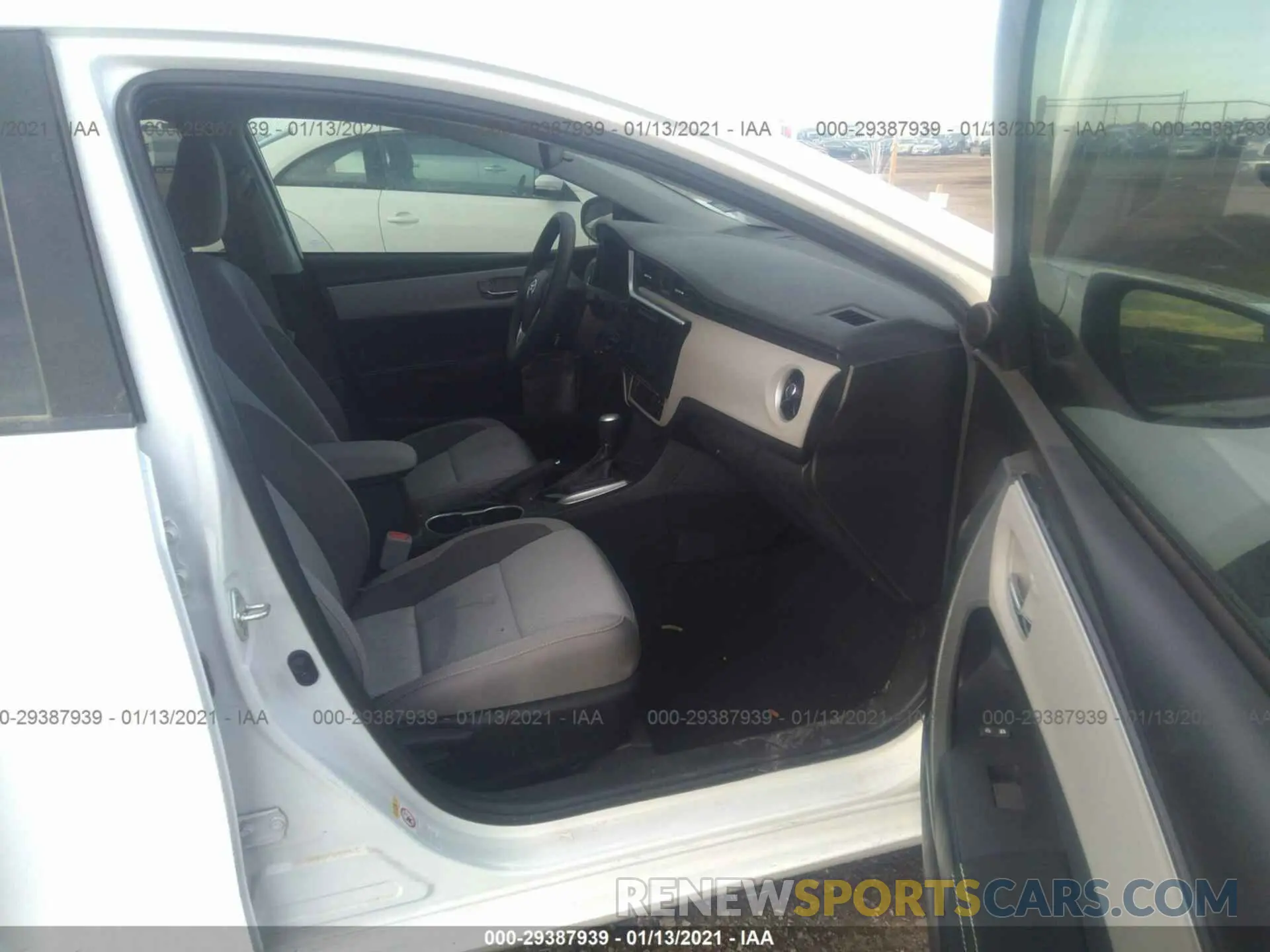 5 Photograph of a damaged car 5YFBURHEXKP862197 TOYOTA COROLLA 2019