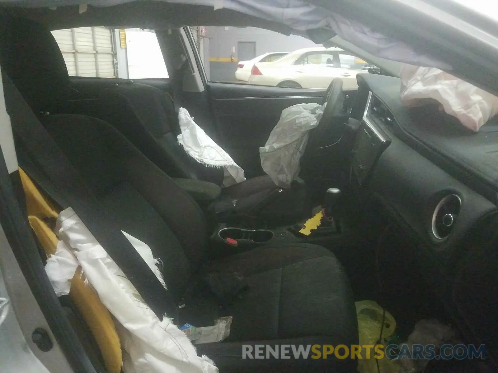5 Photograph of a damaged car 5YFBURHEXKP871465 TOYOTA COROLLA 2019