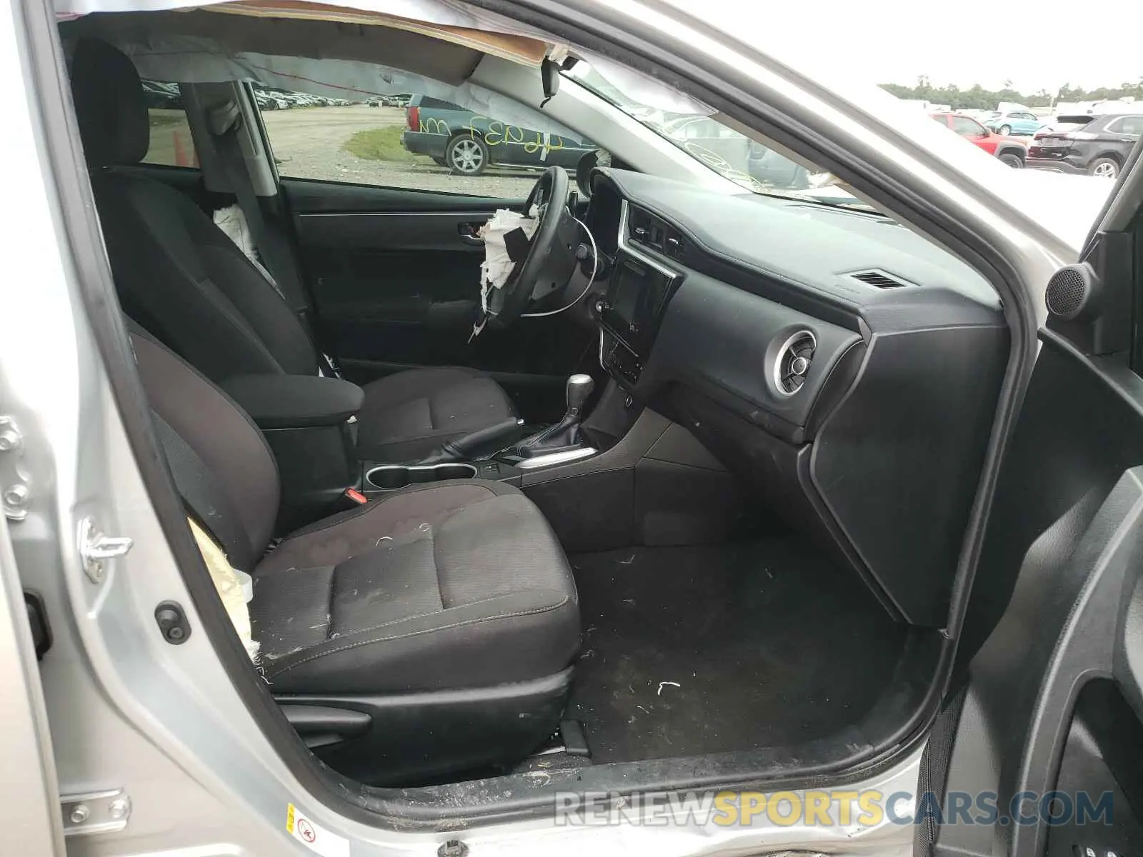 5 Photograph of a damaged car 5YFBURHEXKP871627 TOYOTA COROLLA 2019