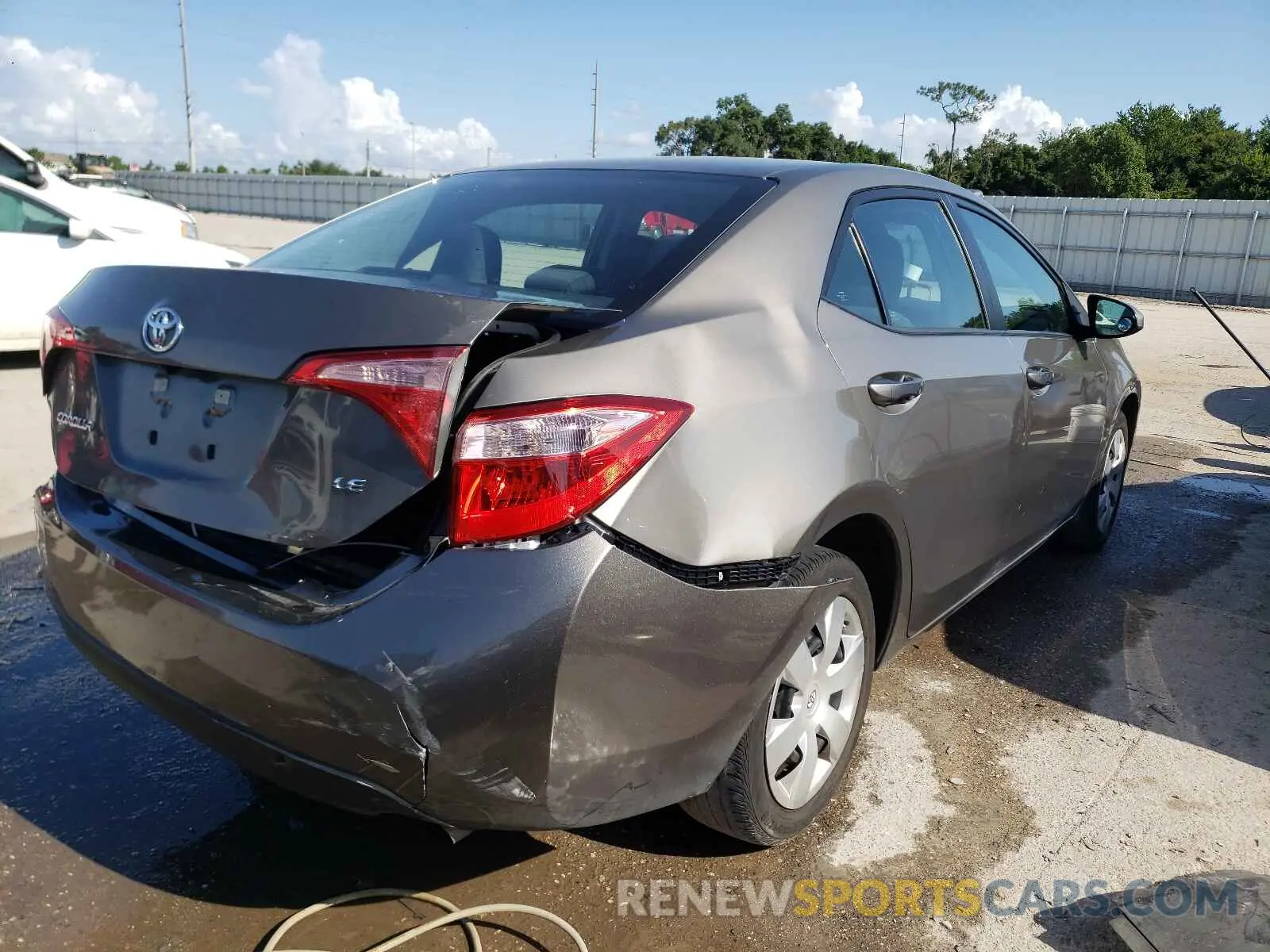 4 Photograph of a damaged car 5YFBURHEXKP875290 TOYOTA COROLLA 2019