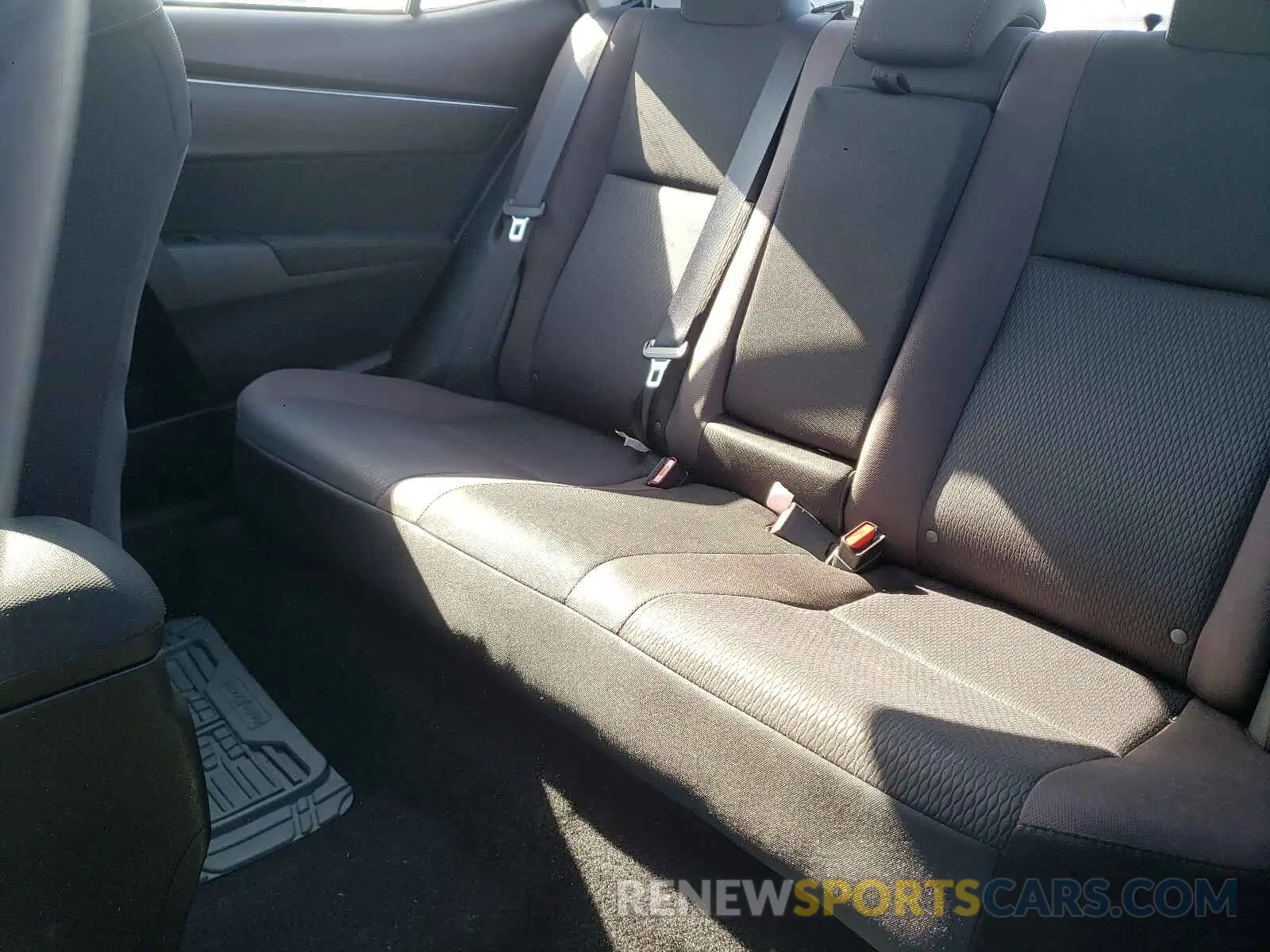 6 Photograph of a damaged car 5YFBURHEXKP875290 TOYOTA COROLLA 2019