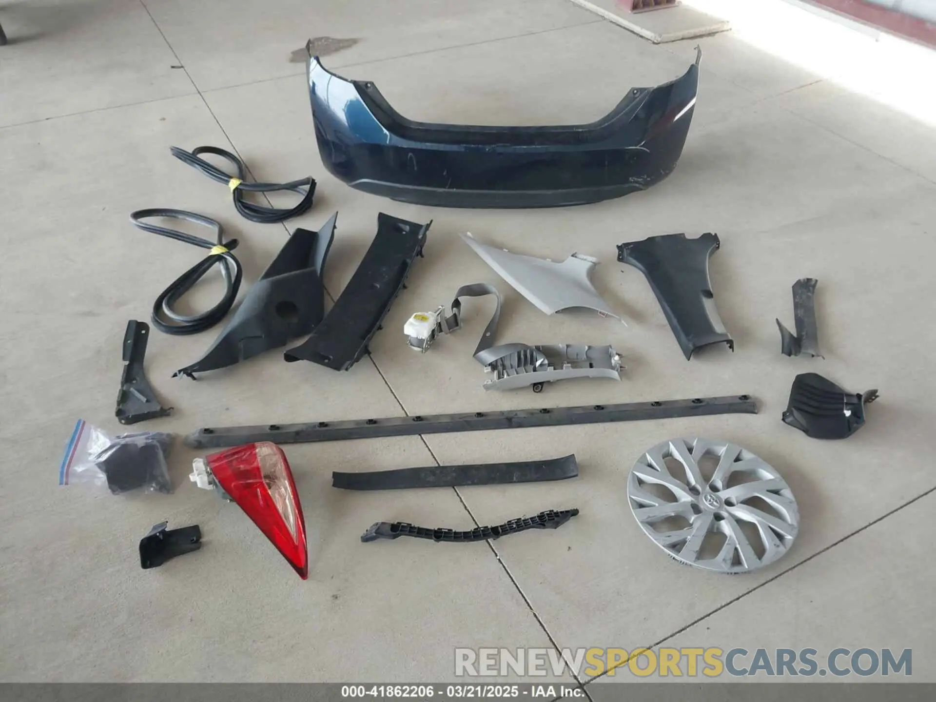 12 Photograph of a damaged car 5YFBURHEXKP877069 TOYOTA COROLLA 2019