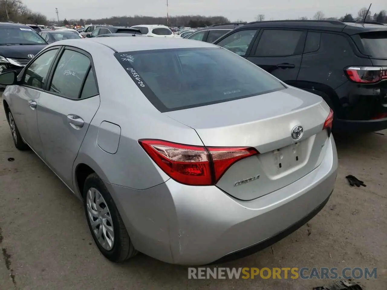 3 Photograph of a damaged car 5YFBURHEXKP887195 TOYOTA COROLLA 2019