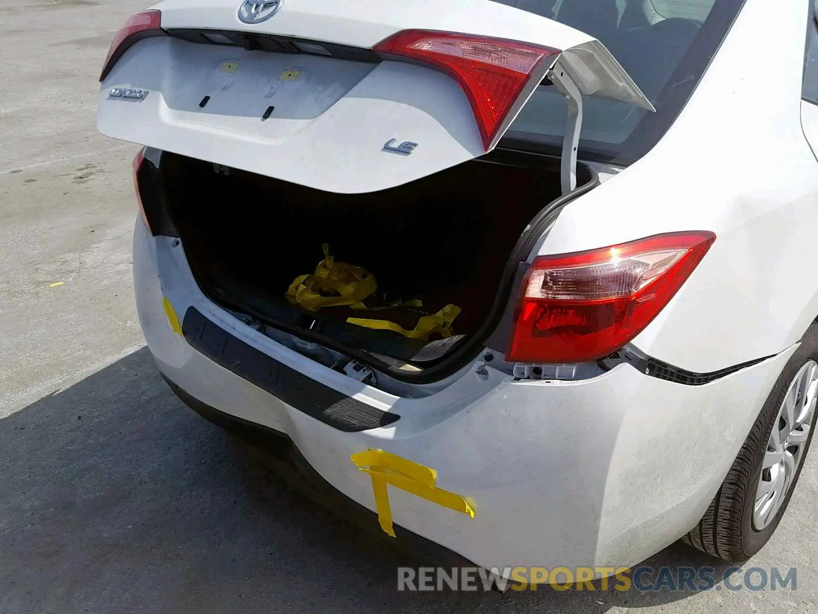9 Photograph of a damaged car 5YFBURHEXKP893725 TOYOTA COROLLA 2019