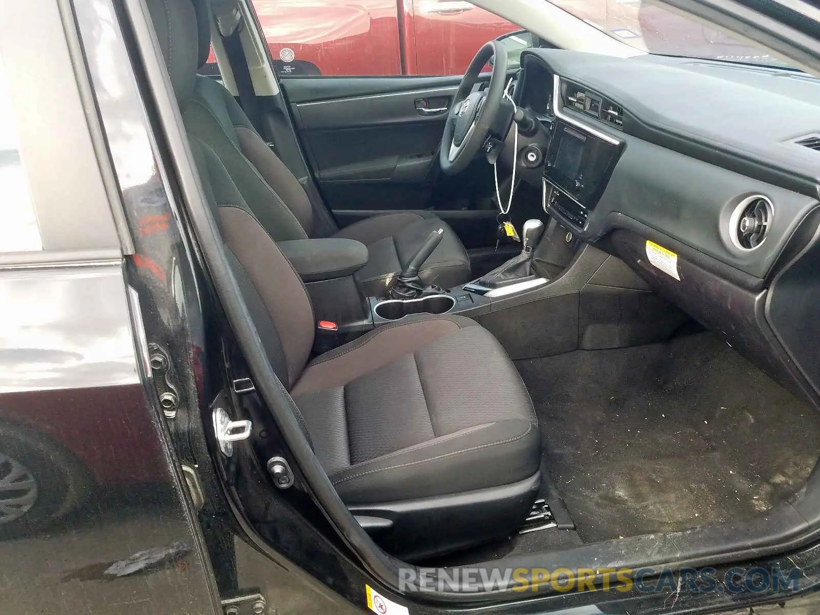 5 Photograph of a damaged car 5YFBURHEXKP896723 TOYOTA COROLLA 2019