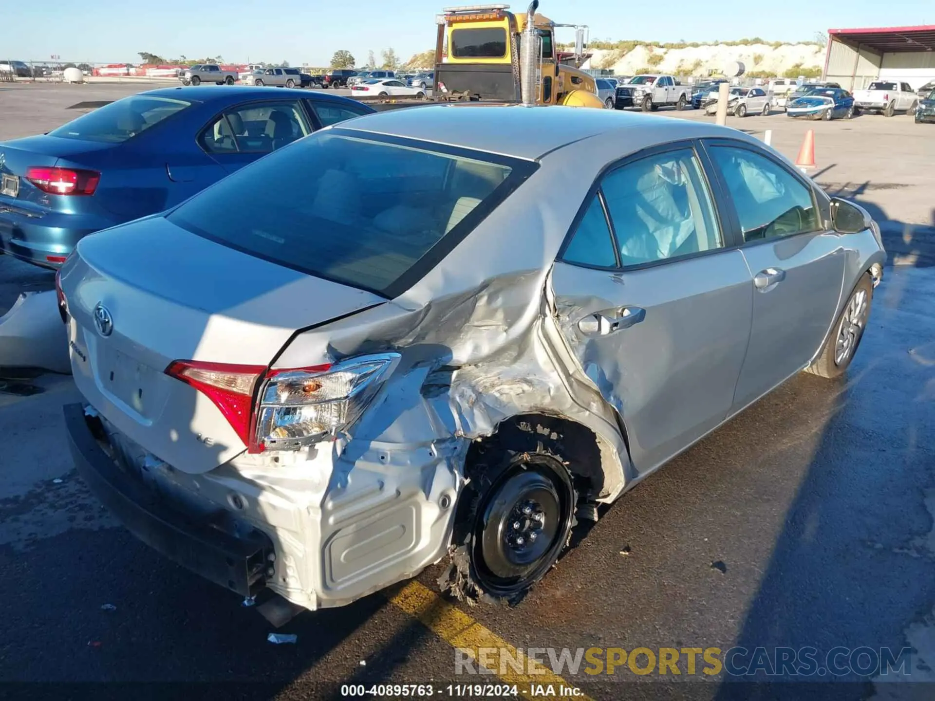 4 Photograph of a damaged car 5YFBURHEXKP903301 TOYOTA COROLLA 2019