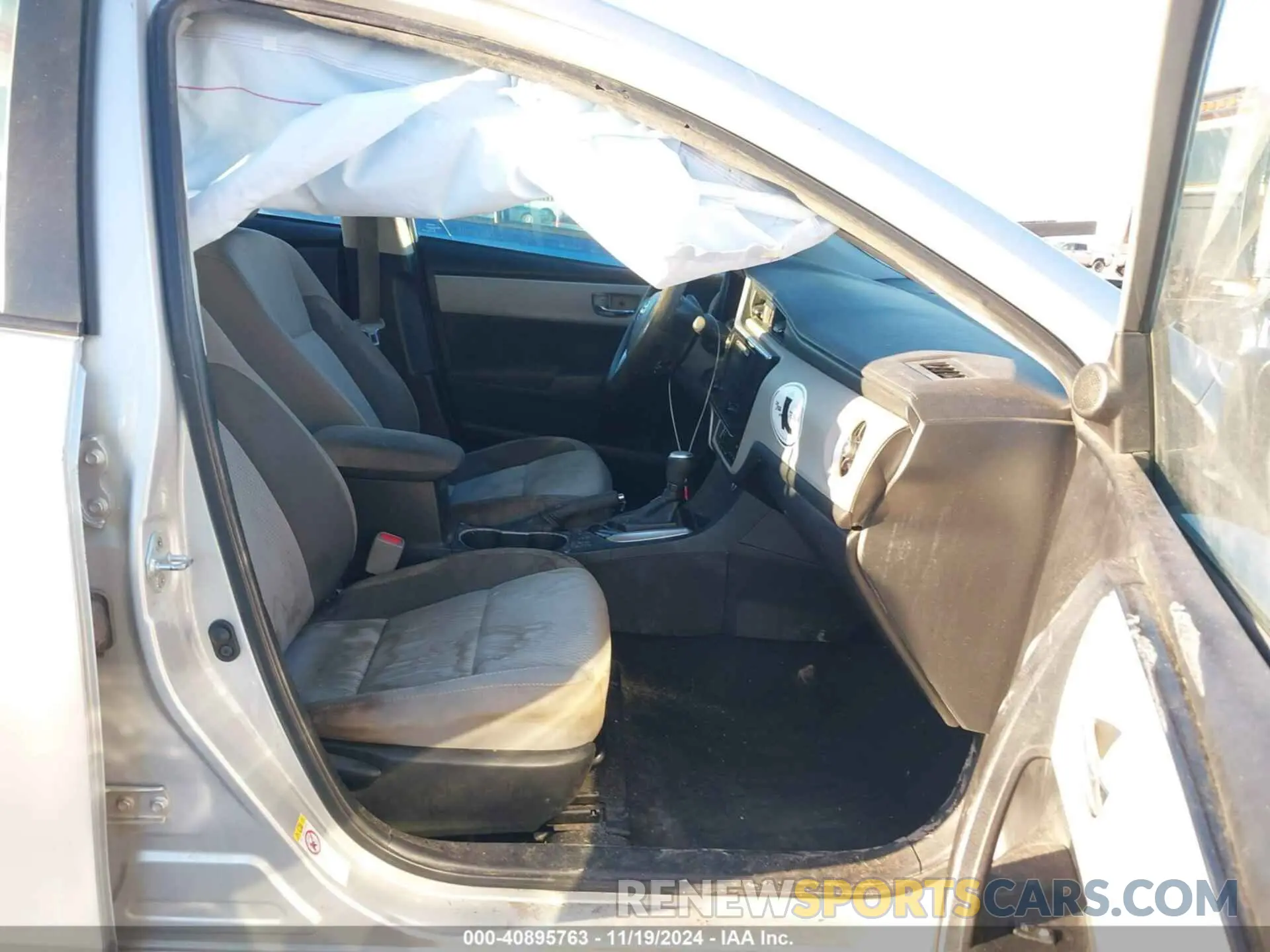 5 Photograph of a damaged car 5YFBURHEXKP903301 TOYOTA COROLLA 2019