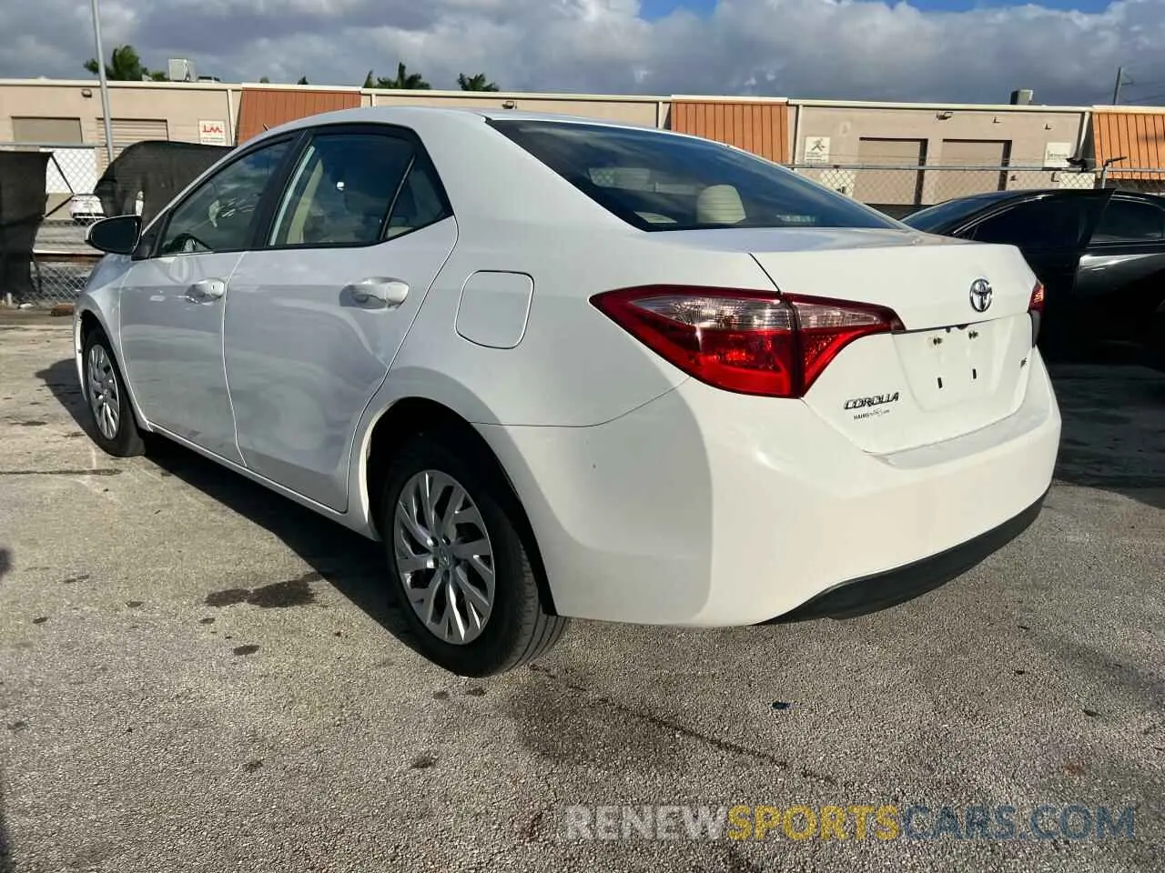 3 Фотография поврежденного автомобиля 5YFBURHEXKP921605 TOYOTA COROLLA 2019