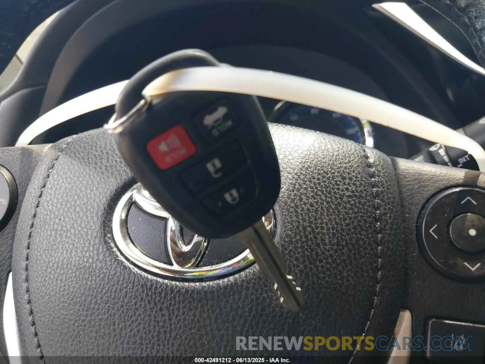 11 Photograph of a damaged car 5YFBURHEXKP926710 TOYOTA COROLLA 2019
