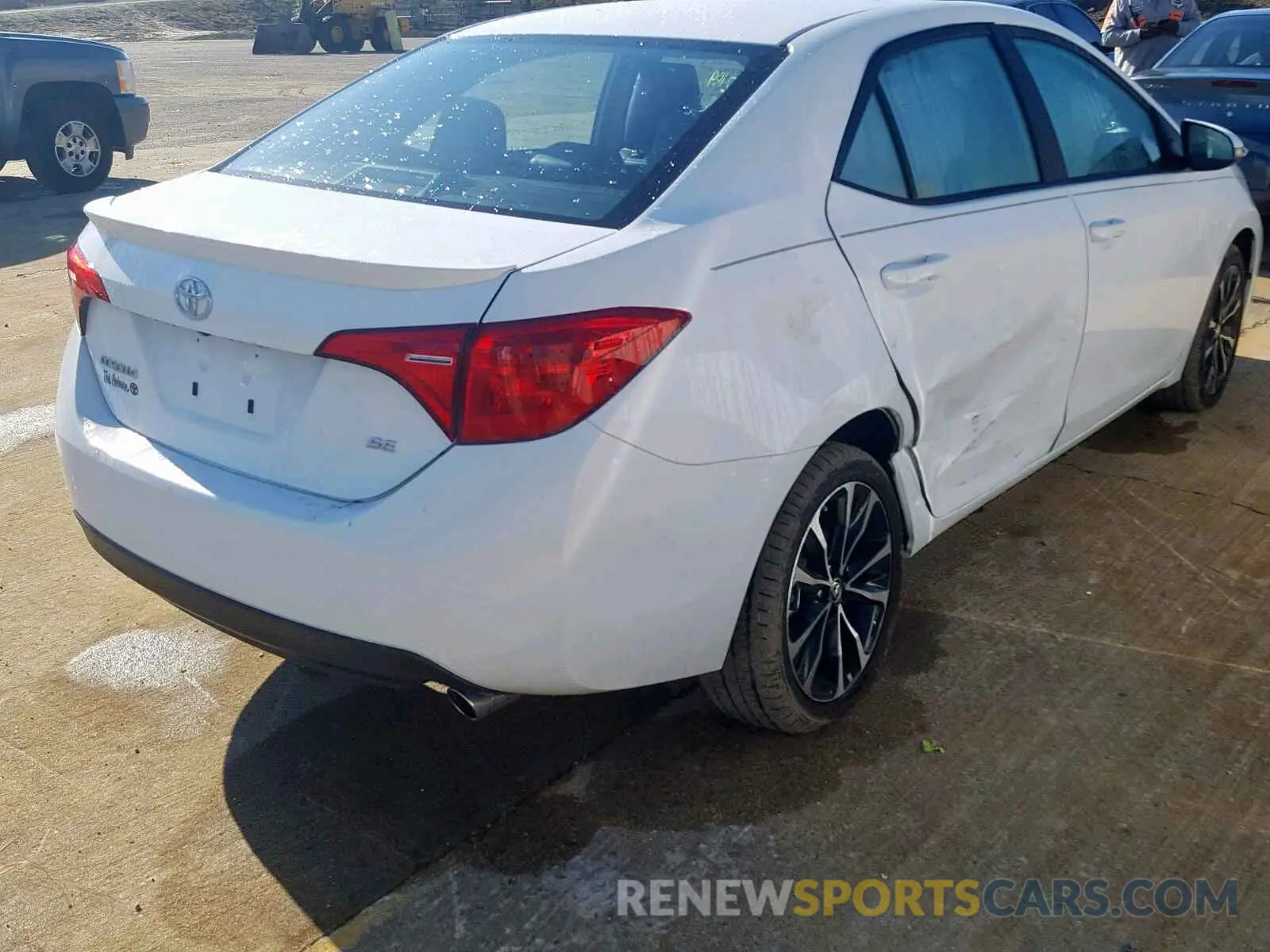 4 Photograph of a damaged car 5YFBURHEXKP929316 TOYOTA COROLLA 2019