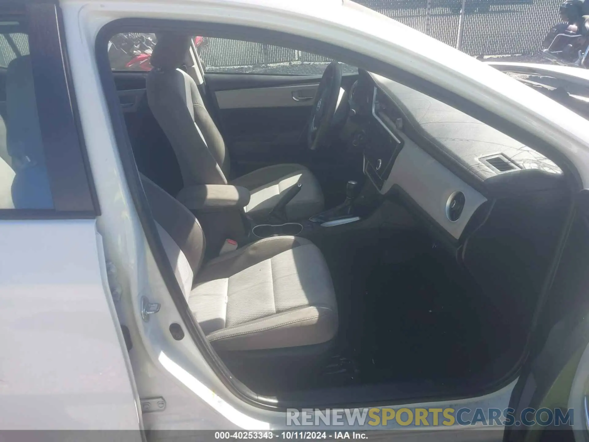 5 Photograph of a damaged car 5YFBURHEXKP939876 TOYOTA COROLLA 2019