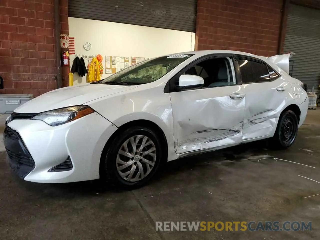 1 Photograph of a damaged car 5YFBURHEXKP940266 TOYOTA COROLLA 2019