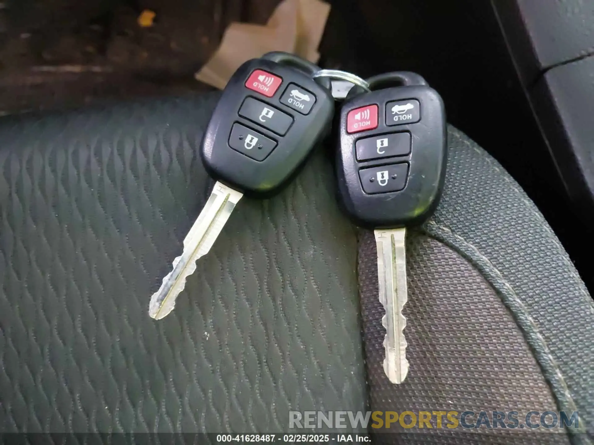 11 Photograph of a damaged car 5YFBURHEXKP943913 TOYOTA COROLLA 2019