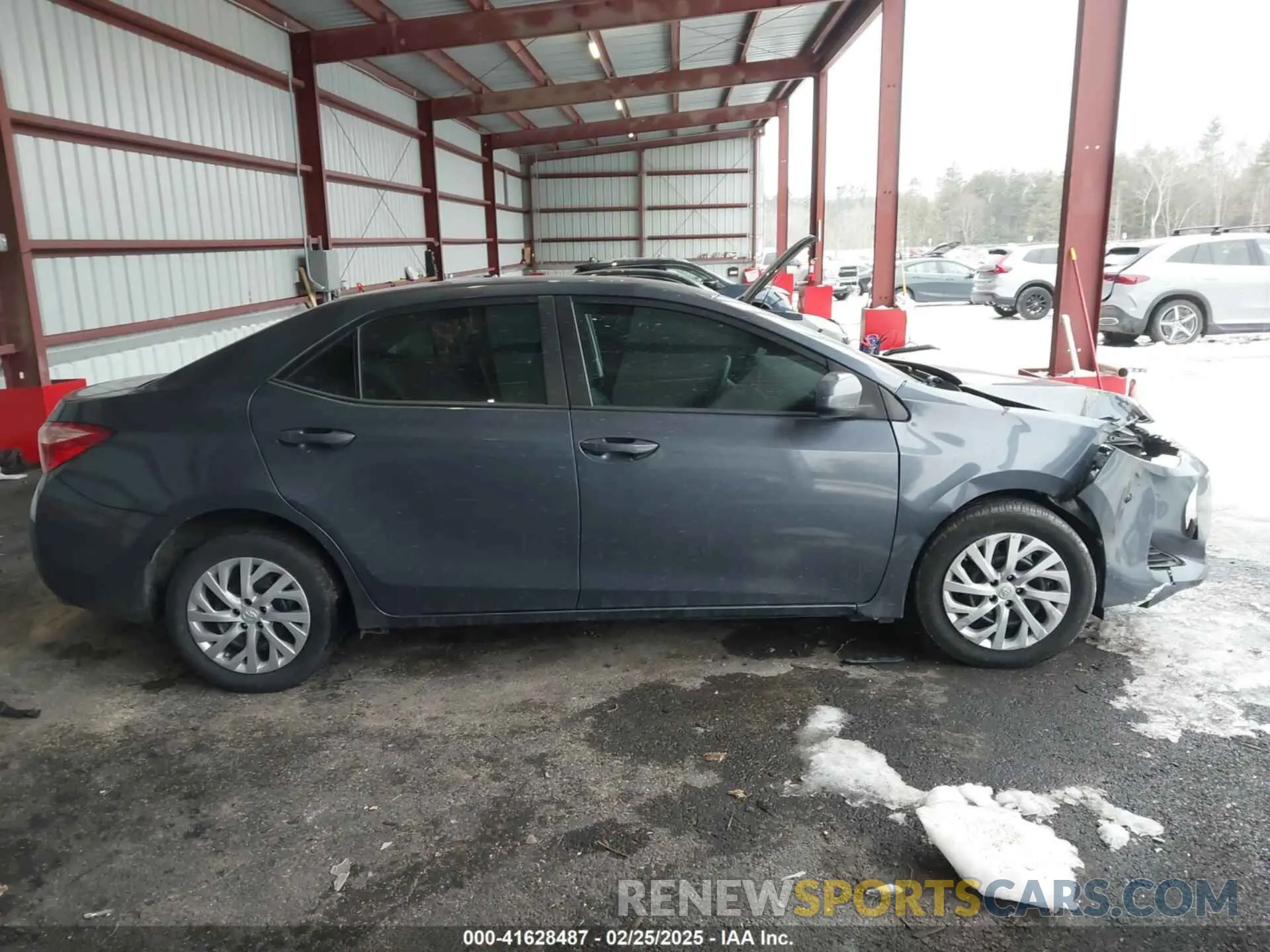 13 Photograph of a damaged car 5YFBURHEXKP943913 TOYOTA COROLLA 2019