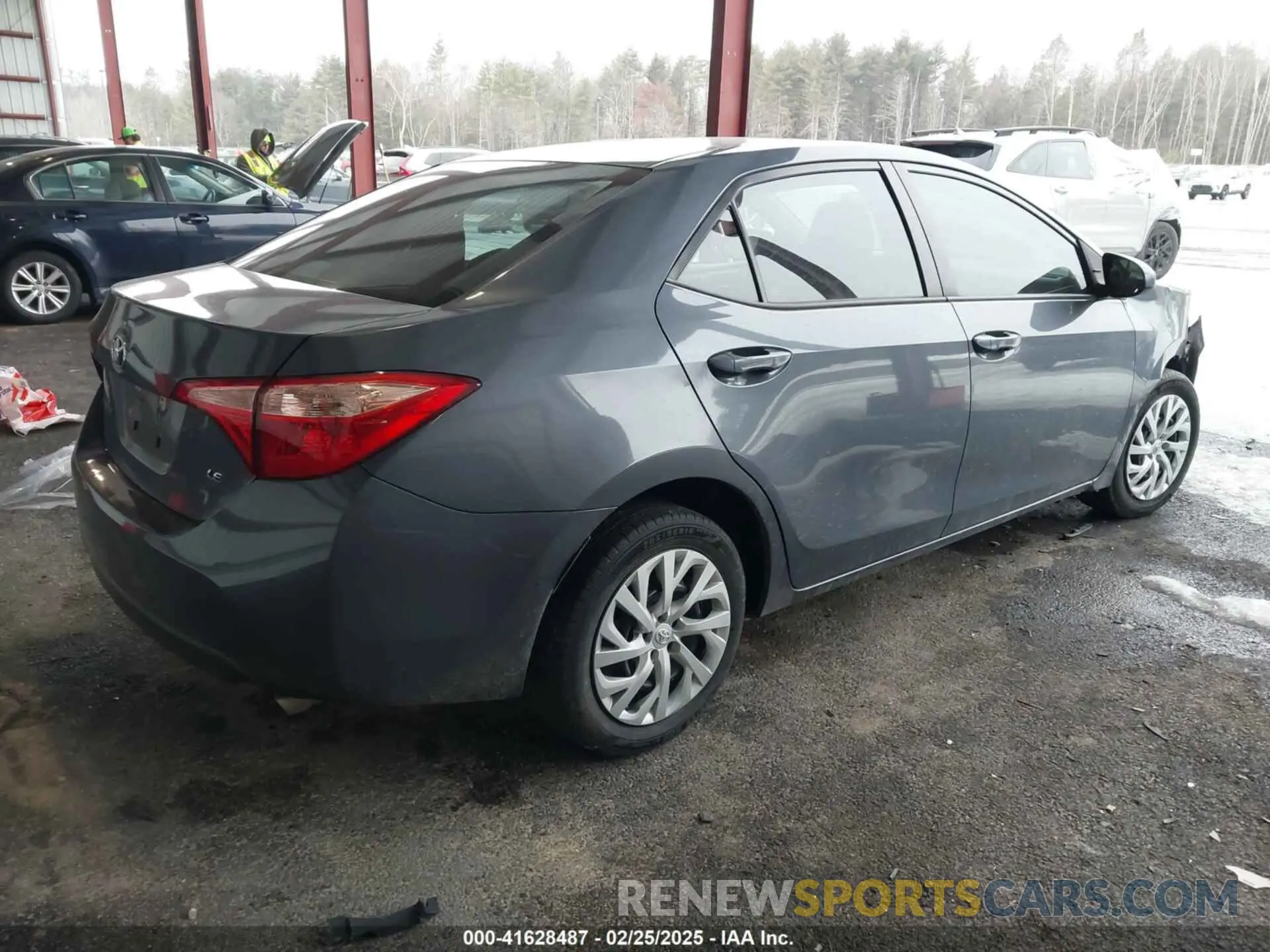 4 Photograph of a damaged car 5YFBURHEXKP943913 TOYOTA COROLLA 2019