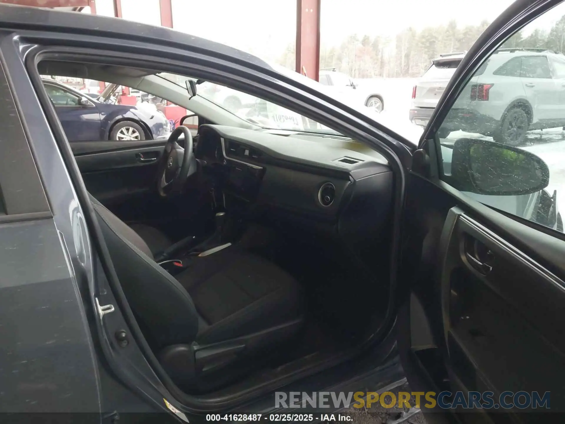 5 Photograph of a damaged car 5YFBURHEXKP943913 TOYOTA COROLLA 2019