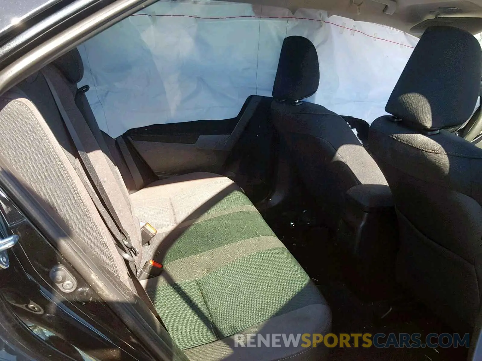 6 Photograph of a damaged car 5YFBVRHL6KP887257 TOYOTA COROLLA 2019