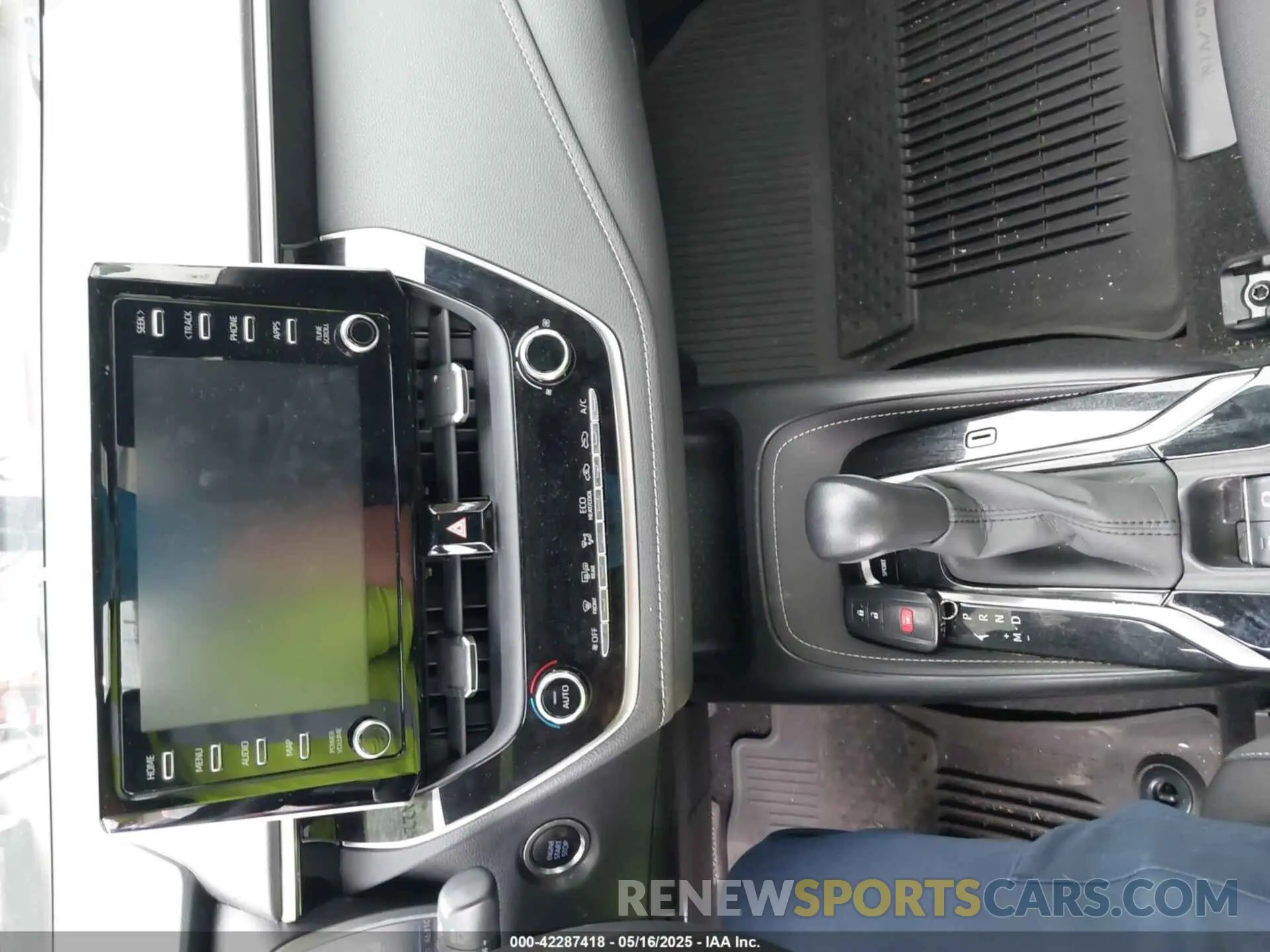 11 Photograph of a damaged car JTNK4RBE0K3062344 TOYOTA COROLLA 2019