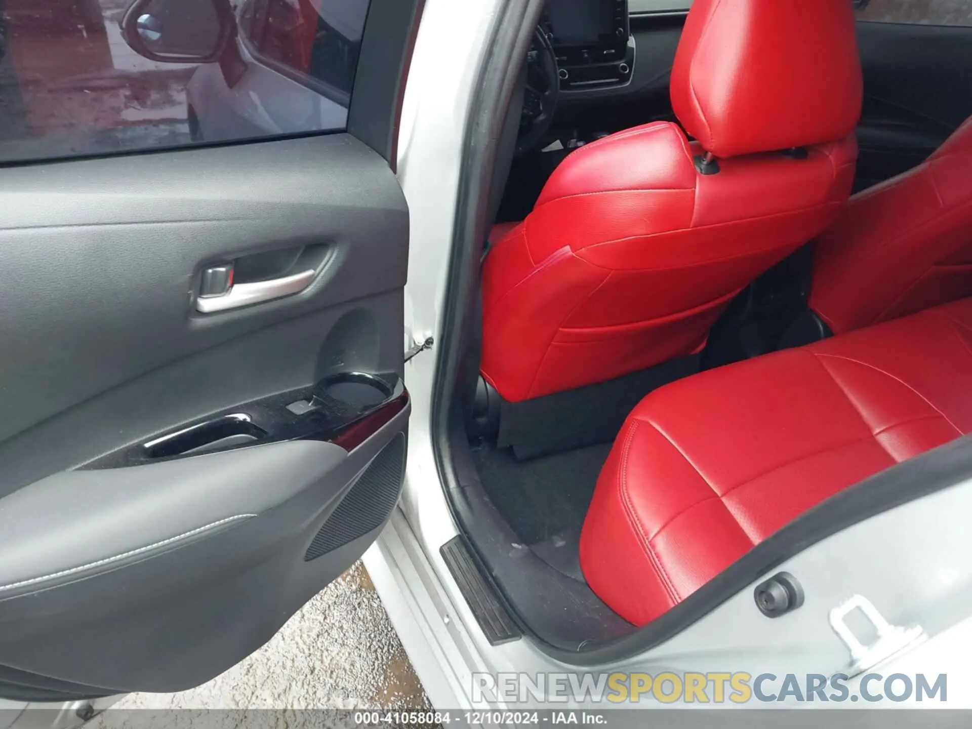 8 Photograph of a damaged car JTNK4RBE3K3028298 TOYOTA COROLLA 2019